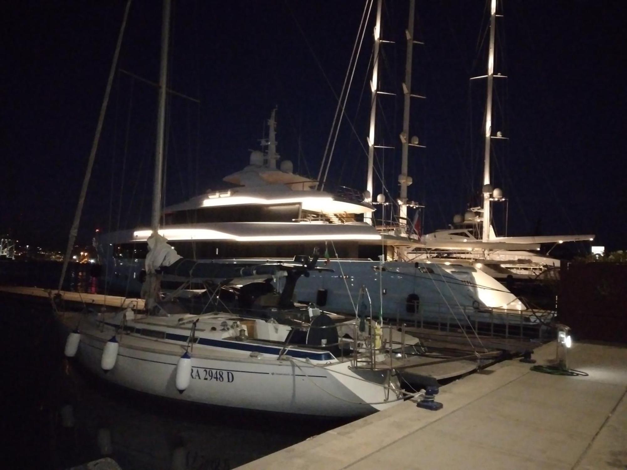 Botel Bed And Boat Holiday