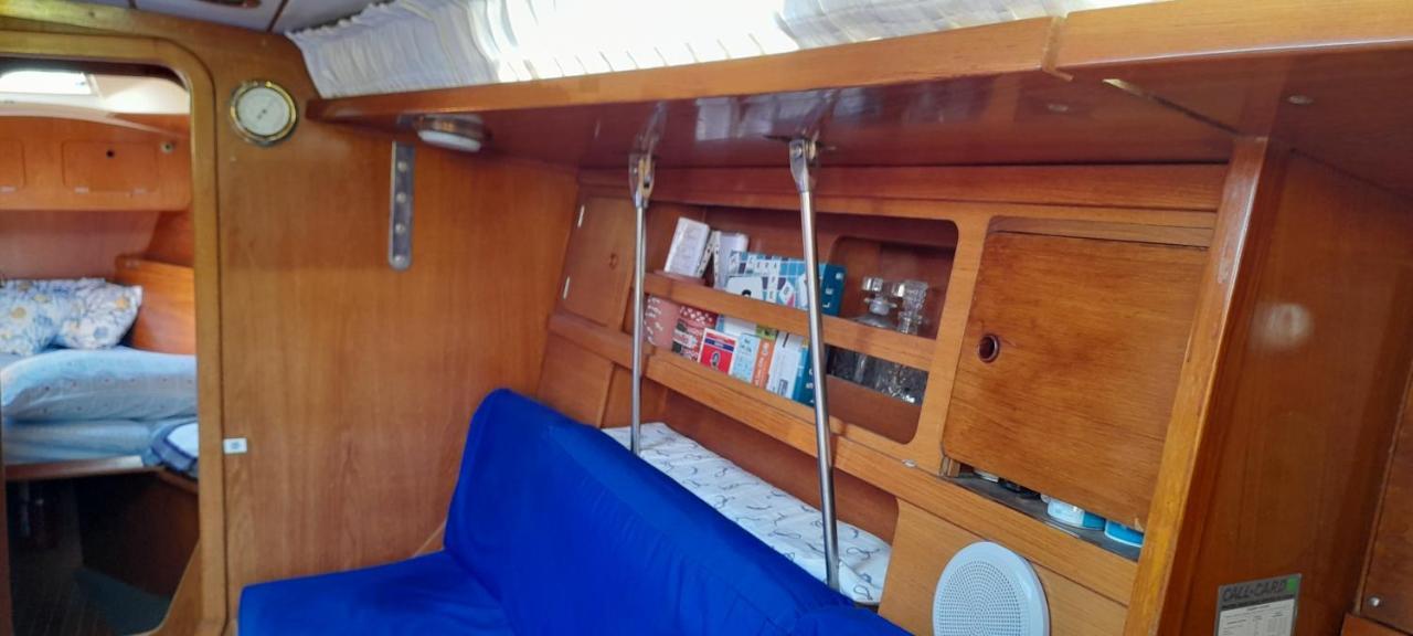 Bed And Boat Holiday *