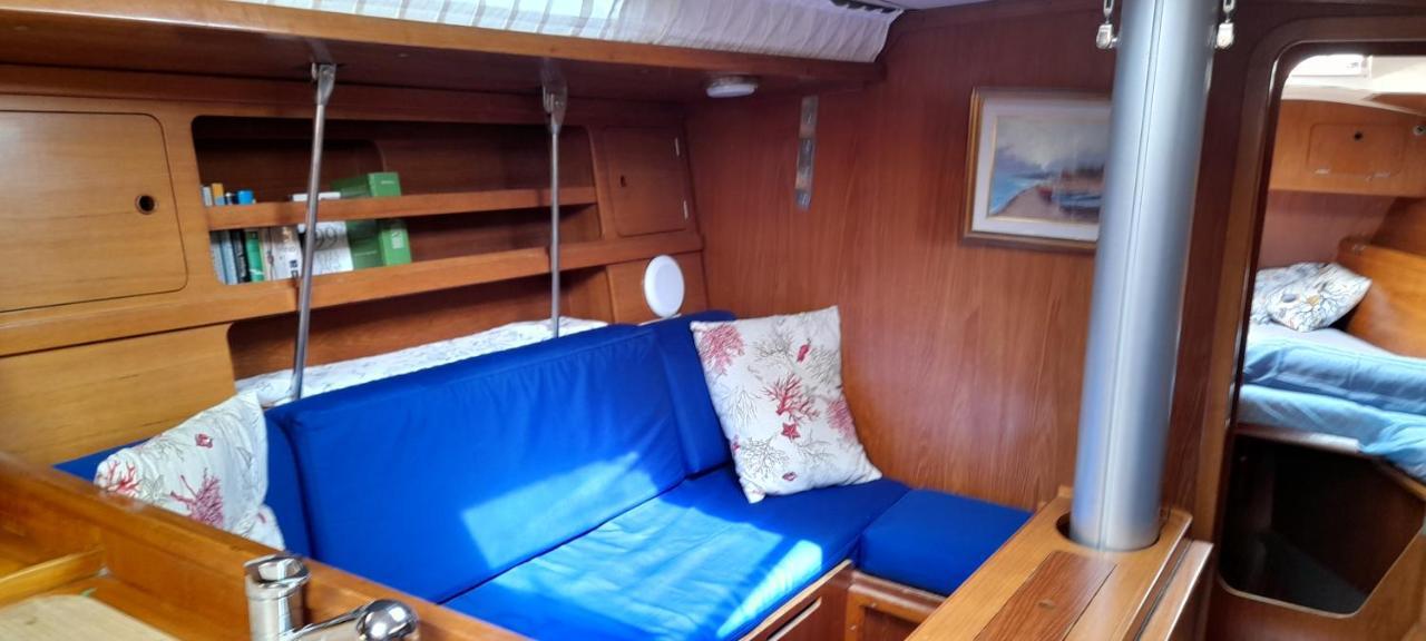 Botel Bed And Boat Holiday *