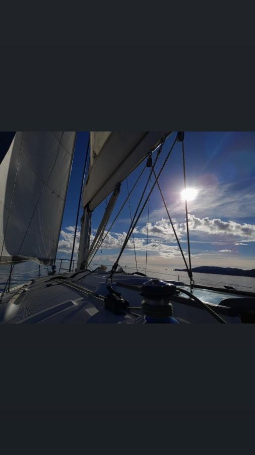 Bed And Boat Holiday Botel