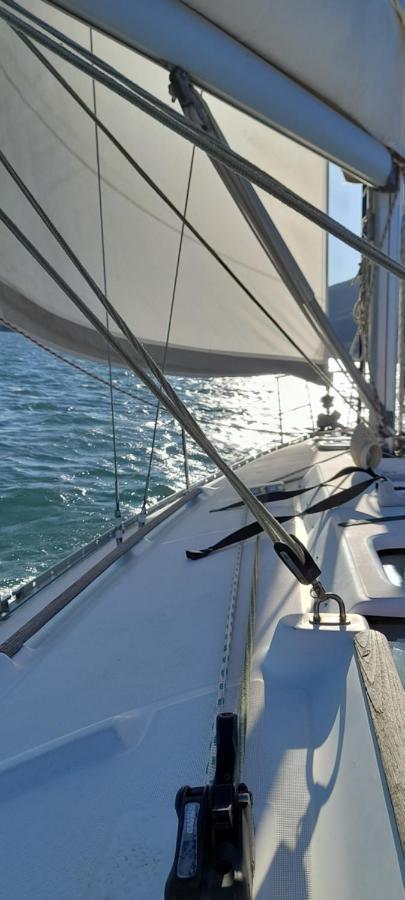 Bed And Boat Holiday Botel